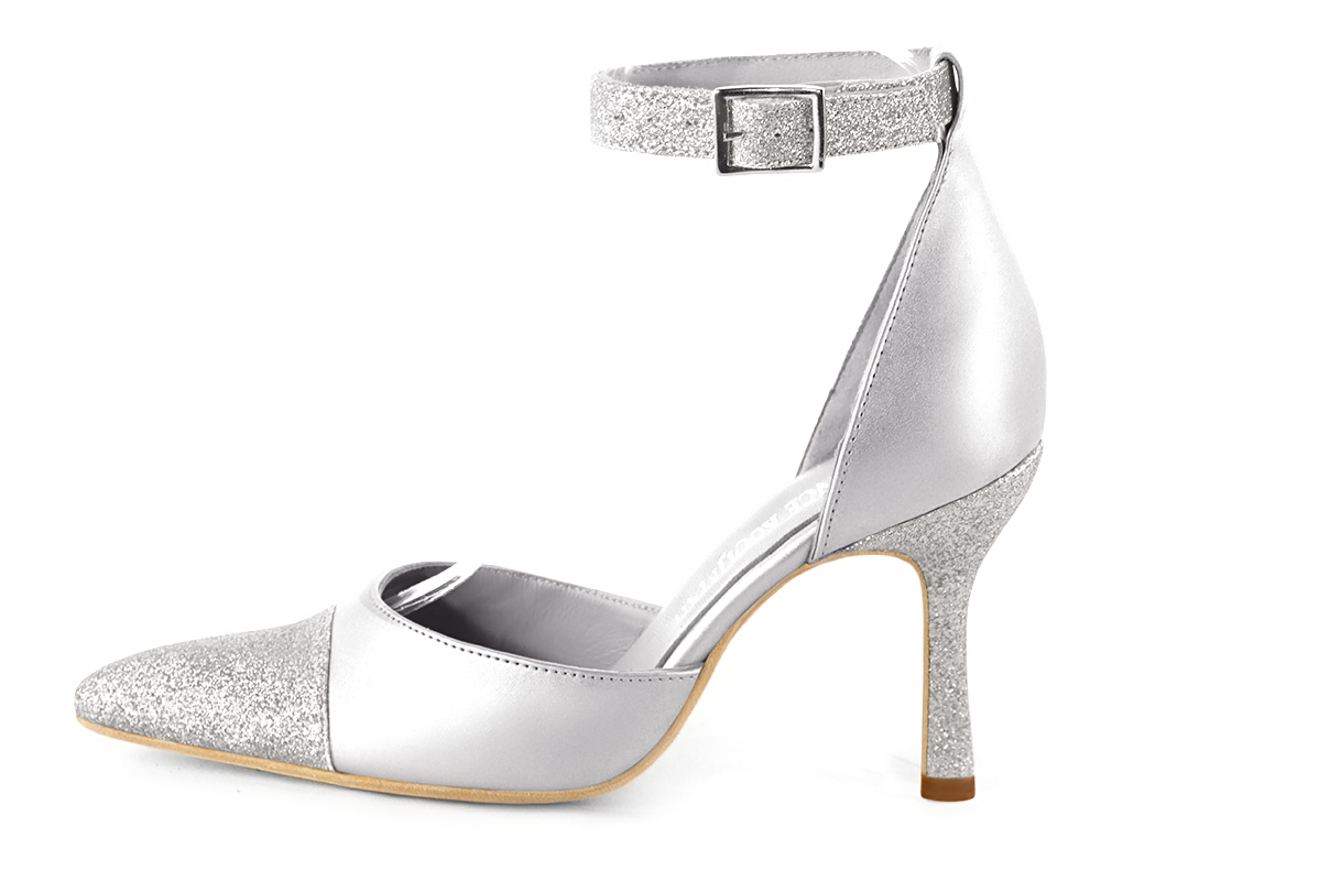 Light silver women's open side shoes, with a strap around the ankle. Tapered toe. Very high spool heels. Profile view - Florence KOOIJMAN